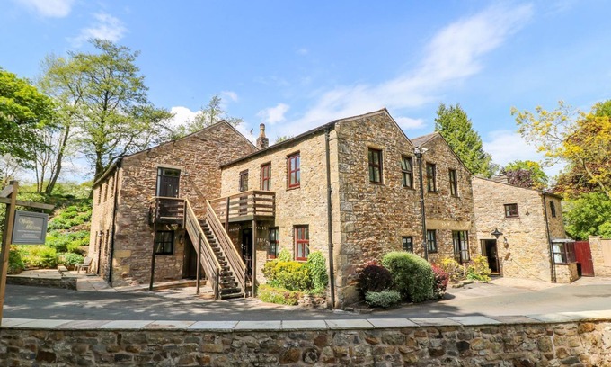 Preston Cabaña | WOLFEN MILL, pet friendly, luxury holiday cottage in Chipping