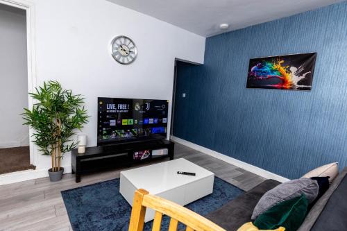 Wolverhampton Apartamento | Wolverhampton 4-Bed Contractor & Family House