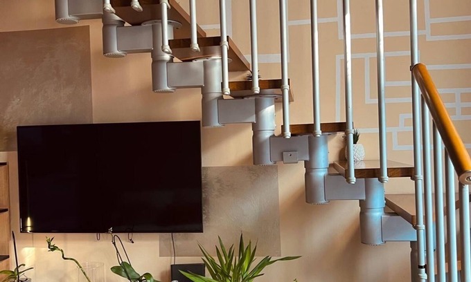 Cremona Apartamento | Wolves Loft 260m from the Dome/ Street Parking