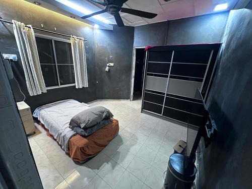 Kajang Casa | Women only master room