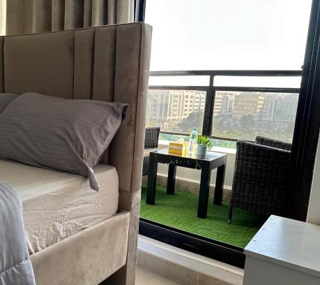 Madinat Zayed Hostal | Wonder Balcony Room - Heart of Abu Dhabi