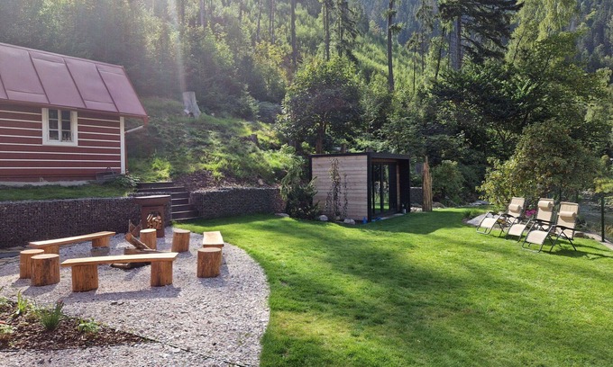Pec pod Snezkou Villa | Maravillosa casa de vacaciones privada para 18 personas con WIFI, TV, patio y mascotas permitida