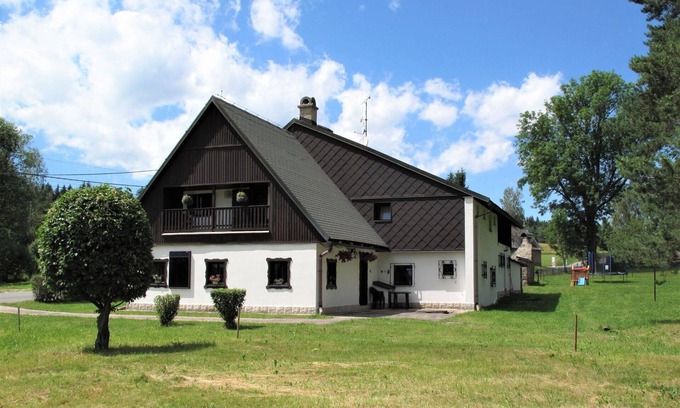 Jivka Villa | Estupenda casa de vacaciones privada para 21 personas con WIFI, TV, patio y aparcamiento