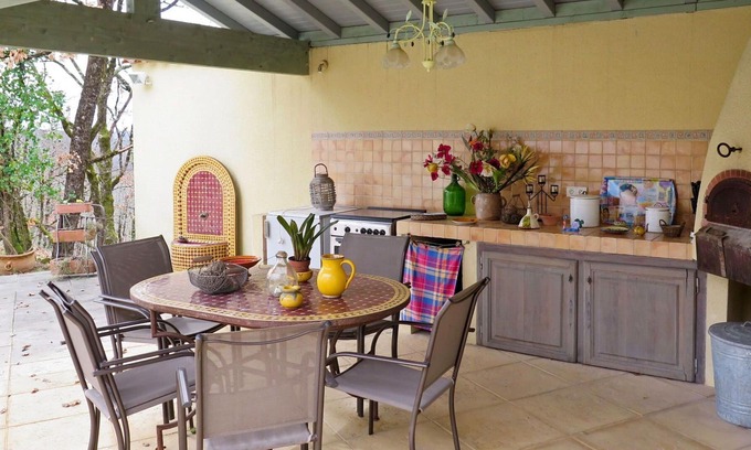 Terrasson-la-Villedieu Villa | Preciosa casa de vacaciones privada para 4 personas con piscina, WIFI, TV, terraza y aparcamiento