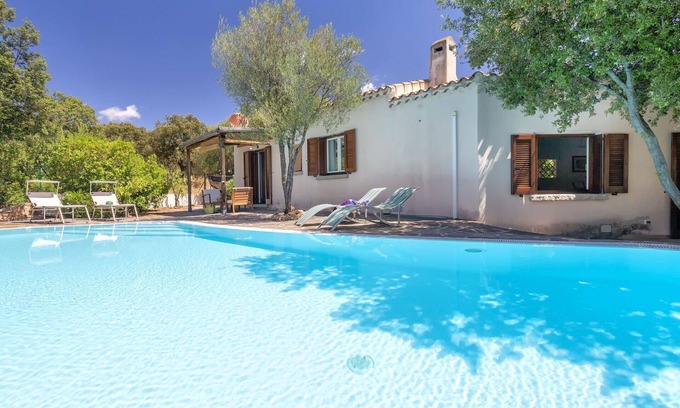 Trudda Casa | Maravillosa casa de vacaciones privada para 5 personas con A/C, WIFI, piscina privada, TV y patio