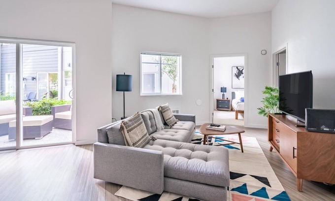 Redmond Apartamento | Wonderful 1BR in Redmond, Rooftop + Pet-Friendly