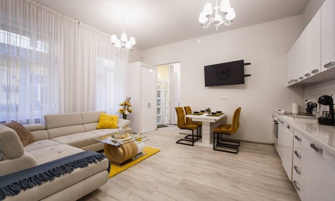 Oradea Apartamento | Wonderful 2 bedroom Central Apartment