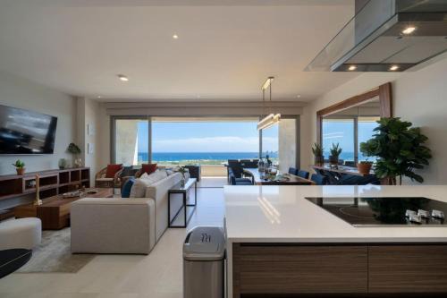 El Tezal Apartamento | Wonderful 2BR Condo with Ocean and Arch Views