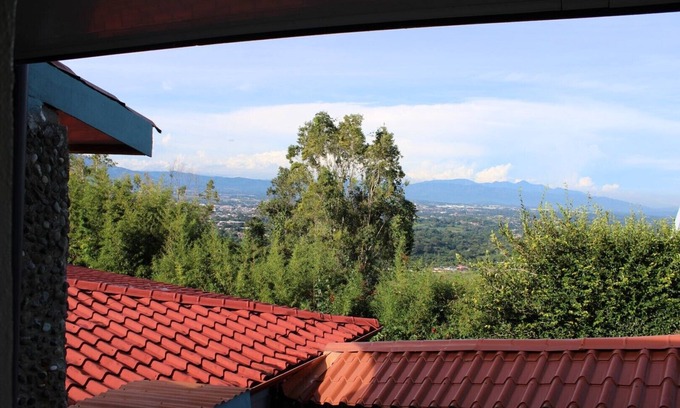 San Isidro Cama Y Desayuno | Wonderful climate at 4000ft. Great views of the entire Central Valley!