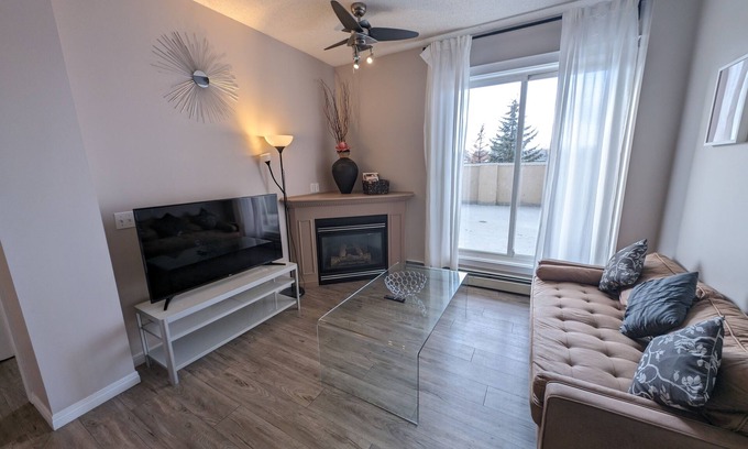 Crescent Heights Apartamento | Wonderful Condo, Free Parking, Wi-Fi, Gym, & MORE