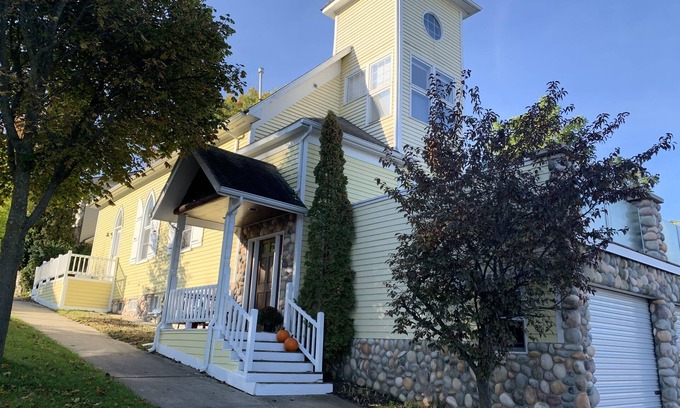 Petoskey Casa | Maravilloso Downtown Petoskey Home en Howard!