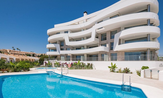 Las Lagunas Apartamento | Vistas maravillosas al mar, Edificio super moderno con piscina y gimansio.