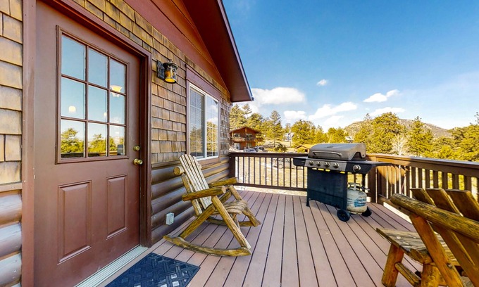 Carriage Hills Cabina | Wonderful family cabin w/stunning views, free WiFi, & full kitchen - near trails