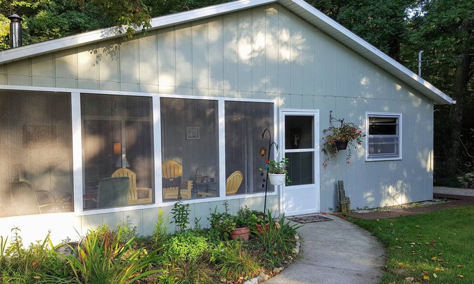 Shelby Cabina | Wonderful family cottage with beautiful, huge, white sand Lake Michigan beach