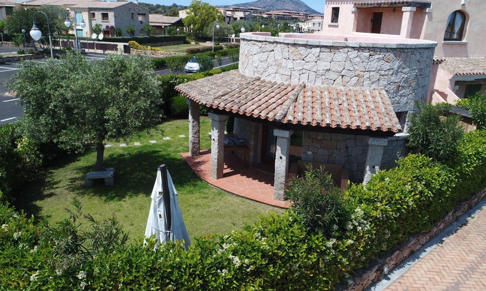 Porto San Paolo Casa | Maravillosa villa con amplio jardín y solarium.