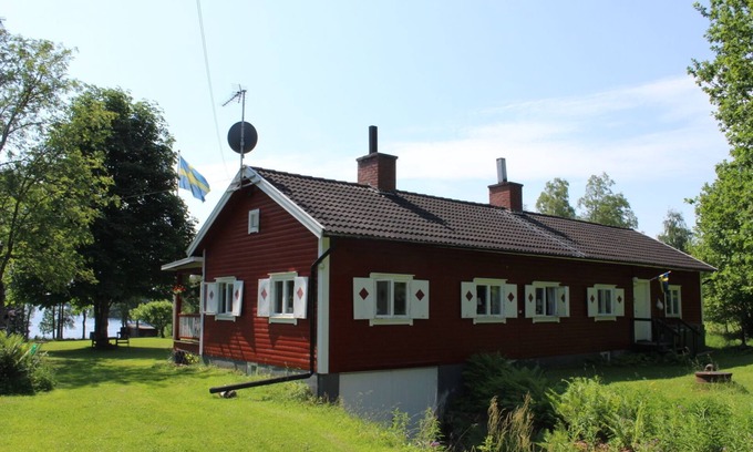 Lekeryd Chalet De Esquí | Wonderful vacation home on a lakeside property in Småland