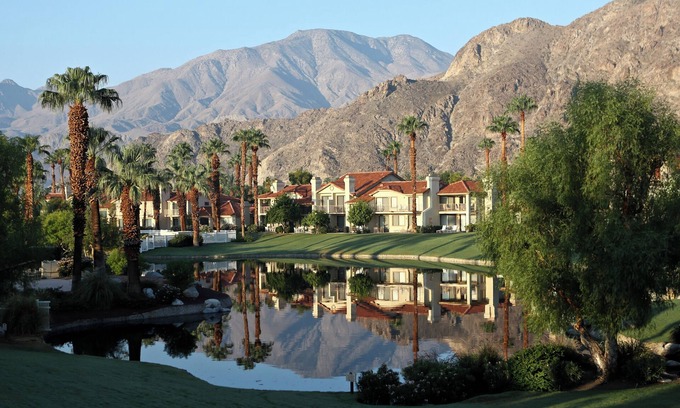 La Quinta Condominio | Wonderful Lakefront Property. Small Pet Allowed. Two Children Okay.