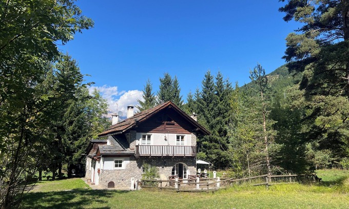 Cesana Torinese Chalet De Esquí | Maravilloso chalet en el campo, entre prados y el río.