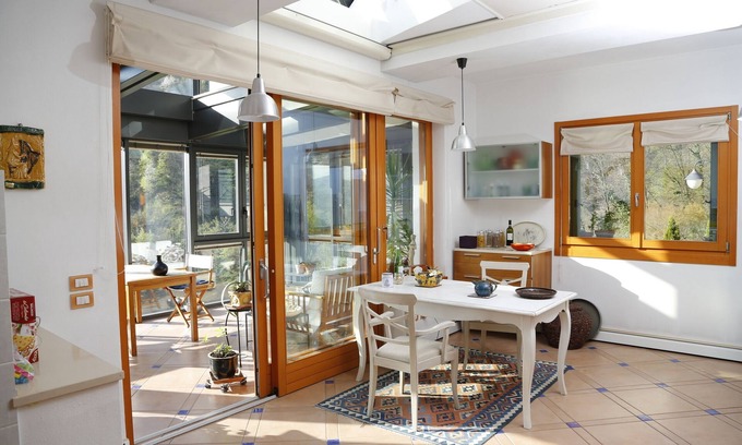 Cerano d'Intelvi Apartamento | Maravillosa vida en una villa con jardín. Vista de las montañas, lago, muchas atracciones.