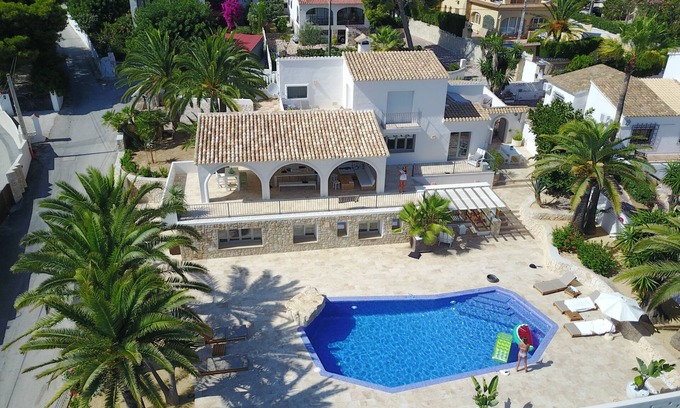 Moraira Villa | Maravillosa villa de lujo en 1ª línea del mar en Moraira con piscina privada.