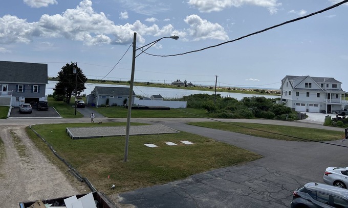 Misquamicut Condominio | Wonderful One Bedroom Pond View Unit One Block From Misquamicut Beach