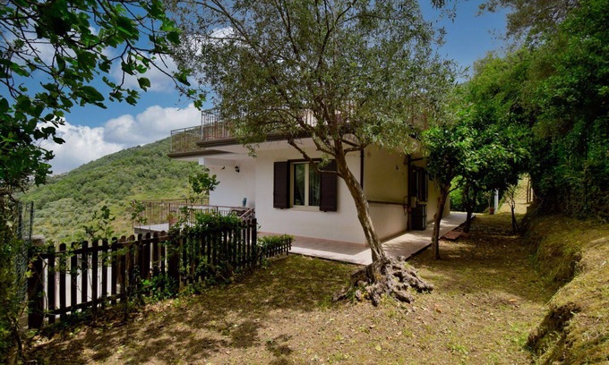 Gioiosa Marea Villa | Casa de vacaciones privada con A/C, WIFI, jacuzzi, TV, terraza, mascotas permitida, aparcamiento