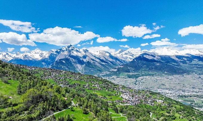 Nendaz Casa | Preciosa casa de vacaciones privada para 8 personas con WIFI, TV, terraza y aparcamiento