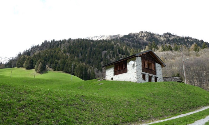 Blenio Casa | Estupenda casa de vacaciones privada con WIFI, TV, mascotas permitida y vista panorámica