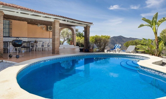 Archez Villa | Wonderful private villa for 6 people with WIFI, A/C, private pool, TV and parking
