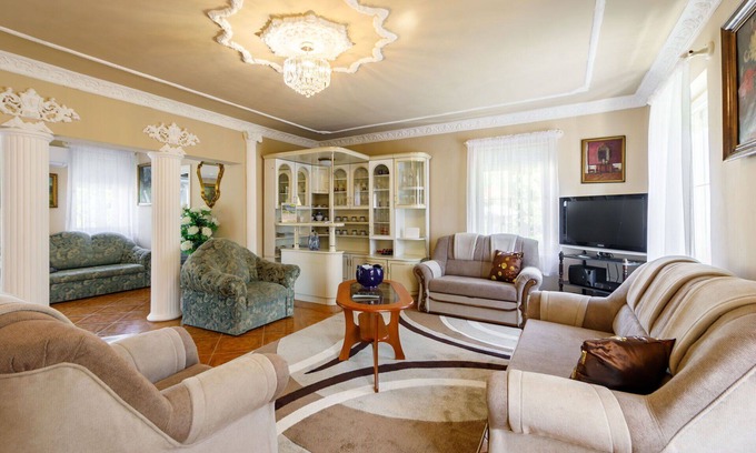 Balatonfoldvar Villa | Maravillosa casa de vacaciones privada para 11 personas con WIFI, A/C, TV, patio y aparcamiento
