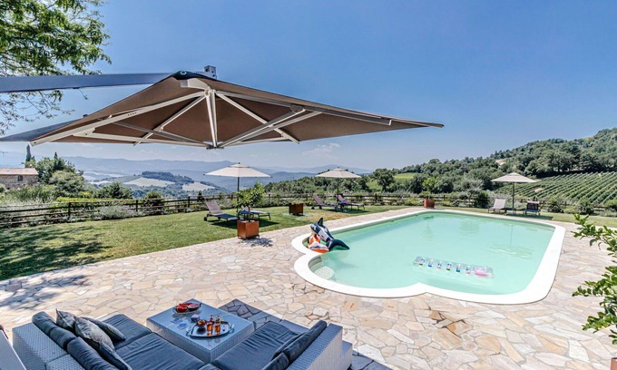 Montecatini Val di Cecina Villa | Casa de vacaciones privada con WIFI, jacuzzi, piscina privada, A/C, TV, vista panorámica