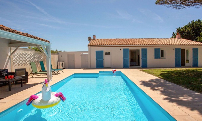 Prefailles Casa | Maravillosa casa de vacaciones privada para 6 personas con WIFI, piscina privada, TV y terraza