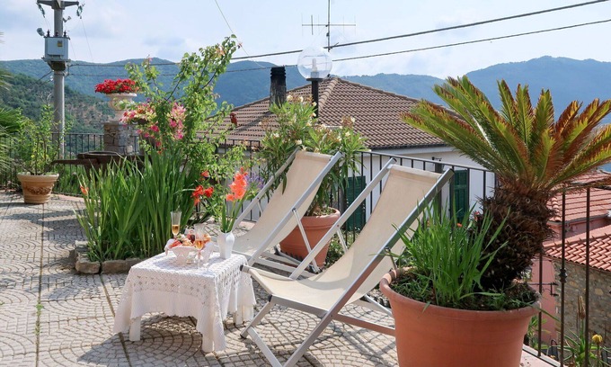 Caravonica Casa | Estupenda casa de vacaciones privada con WIFI, TV, terraza, vista panorámica y aparcamiento