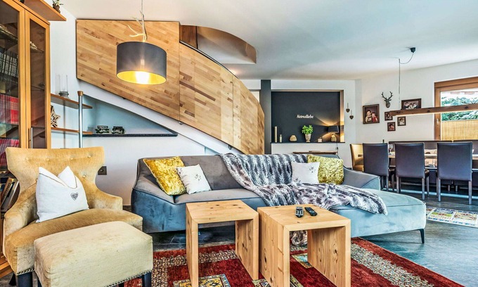 Eckartau Villa | Preciosa casa de vacaciones privada para 12 personas con WIFI, TV, patio y aparcamiento