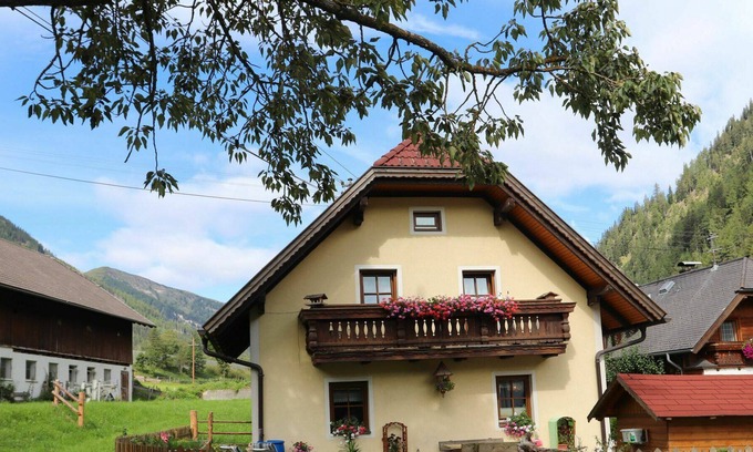 Zederhaus Casa | Preciosa casa de vacaciones privada para 5 personas con WIFI, TV, patio y aparcamiento