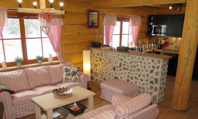 Strasin Casa | Maravillosa casa de vacaciones privada con TV, terraza, mascotas permitida y aparcamiento