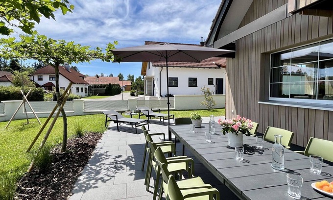 Loffingen Casa | Preciosa casa de vacaciones privada con WIFI, TV, patio, mascotas permitida y aparcamiento