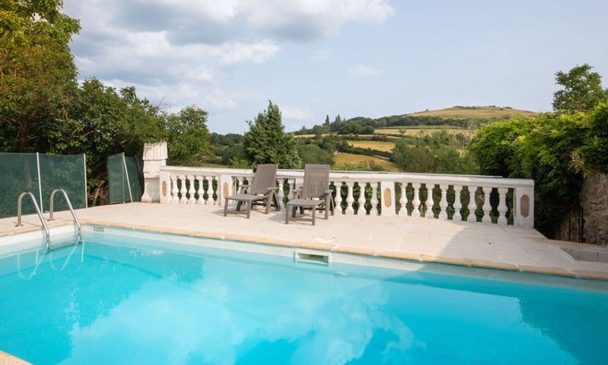Epertully Casa | Casa de vacaciones privada con piscina privada, WIFI, TV, patio, vista panorámica, aparcamiento