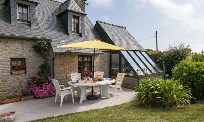 Cleder Casa | Estupenda casa de vacaciones privada para 4 personas con TV, terraza y aparcamiento