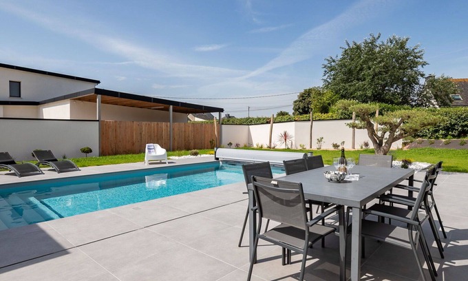 Cleder Casa | Estupenda casa de vacaciones privada con WIFI, piscina privada, TV, terraza y aparcamiento