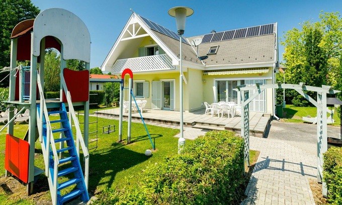 Balatonkeresztur Casa | Preciosa casa de vacaciones privada con A/C, WIFI, piscina privada, TV, terraza y aparcamiento