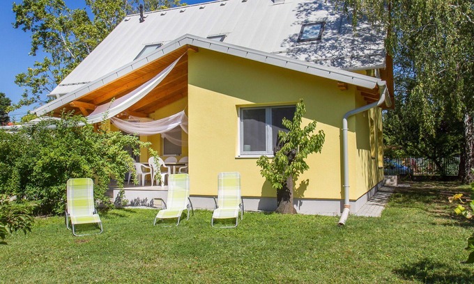 Balatonbereny Casa | Preciosa casa de vacaciones privada con terraza, mascotas permitida y aparcamiento