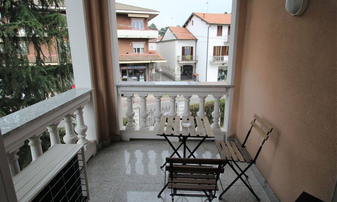 Castronno Villa | Preciosa casa de vacaciones privada para 10 personas con A/C, WIFI, TV y terraza