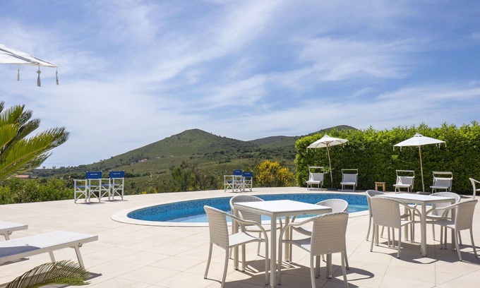 Itri Villa | Casa de vacaciones privada con piscina, WIFI, A/C, TV, patio, mascotas permitida, aparcamiento