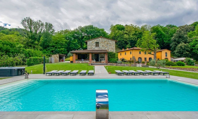 Dicomano Villa | Casa de vacaciones privada con piscina privada, A/C, WIFI, jacuzzi, TV, balcón, aparcamiento