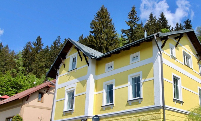 Svoboda nad Upou Villa | Estupenda casa de vacaciones privada para 12 personas con WIFI y TV