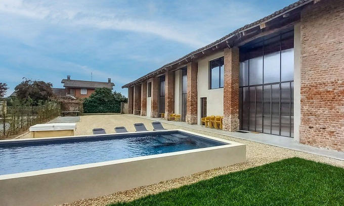 Poirino Villa | Preciosa casa de vacaciones privada con A/C, piscina privada, jacuzzi, WIFI, TV y patio