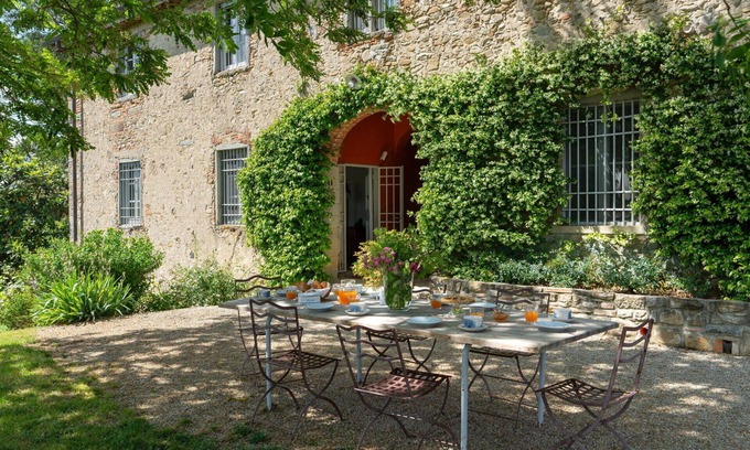 Vicchio Villa | Estupenda casa de vacaciones privada para 10 personas con TV, mascotas permitida y aparcamiento