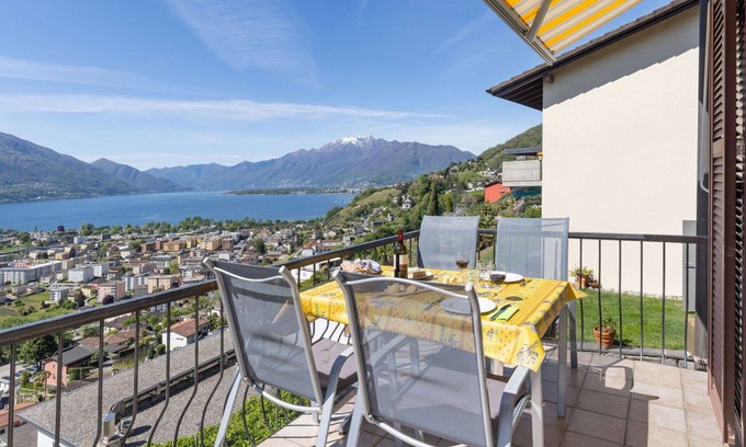 Gordola Casa | Maravillosa casa de vacaciones privada con WIFI, TV, balcón, vista panorámica, aparcamiento