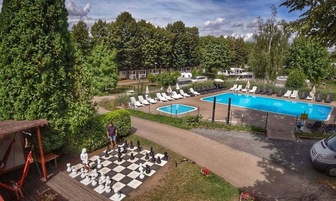 Dolni Pocernice Casa | Preciosa casa de vacaciones privada para 5 personas con WIFI, piscina, terraza y mascotas permitida